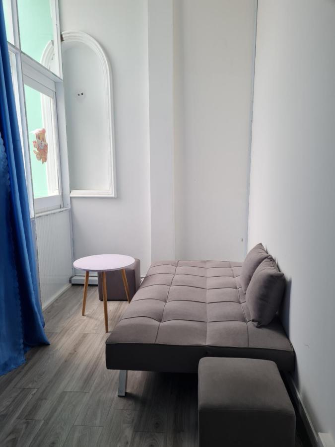 Apartment Phong Full Noi That 18bis Ntmk Ho Chi Minh City
